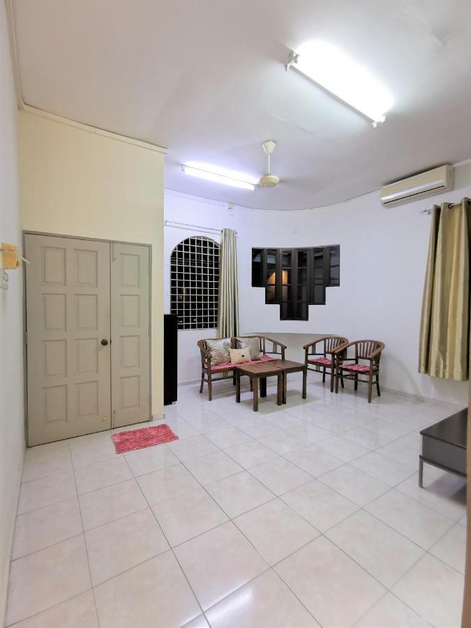 Warni Villa 8 Whole Or Room Muar Exterior photo