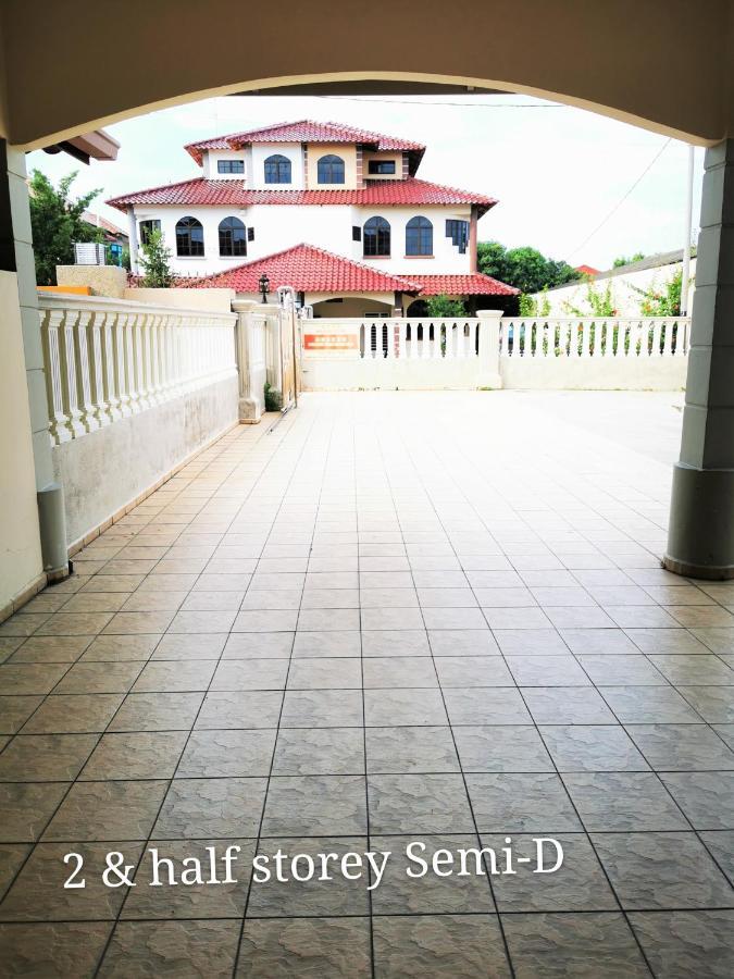 Warni Villa 8 Whole Or Room Muar Exterior photo